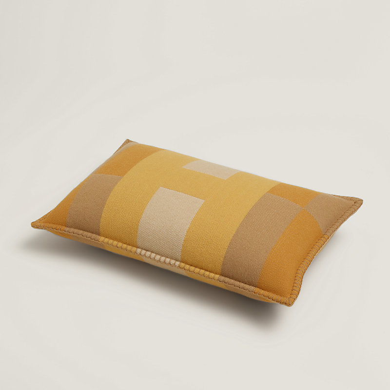 クッション 《Hオリゾン》 MM | Hermès - エルメス-公式サイト